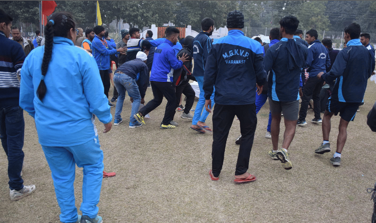 Sports woman Molested clash between two sides in kashi vidyapith varanasi