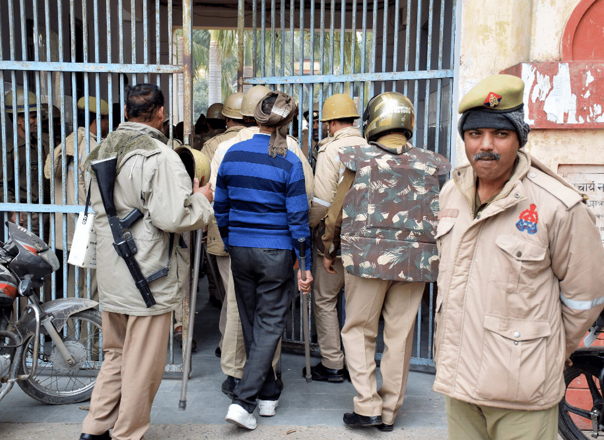 Sports woman Molested clash between two sides in kashi vidyapith varanasi