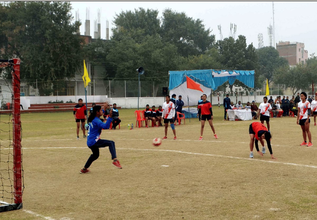 Sports woman Molested clash between two sides in kashi vidyapith varanasi