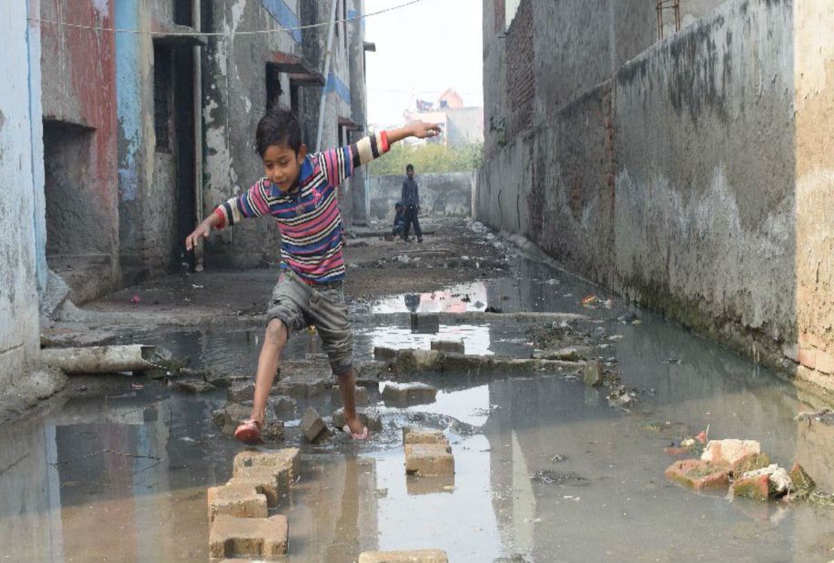 Kashiram Colony Sewer Burial dirty water in the Streets 200 House   Migration