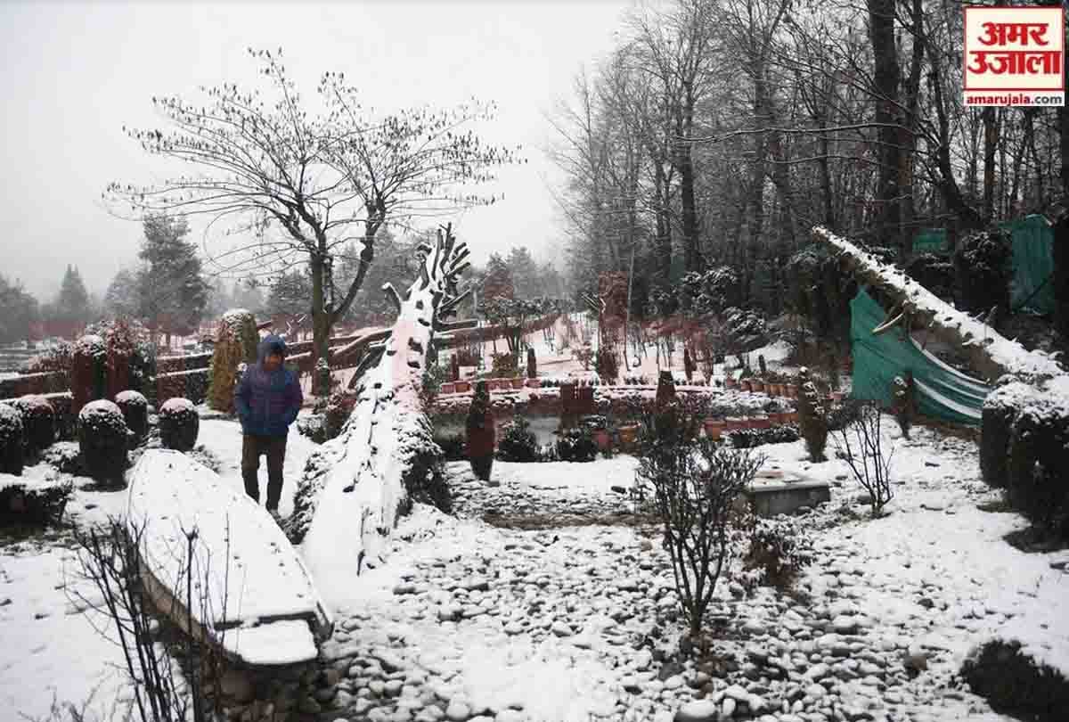 jammu srinagar highway still closed on third day due to land slide, 4000 vehicles were stranded
