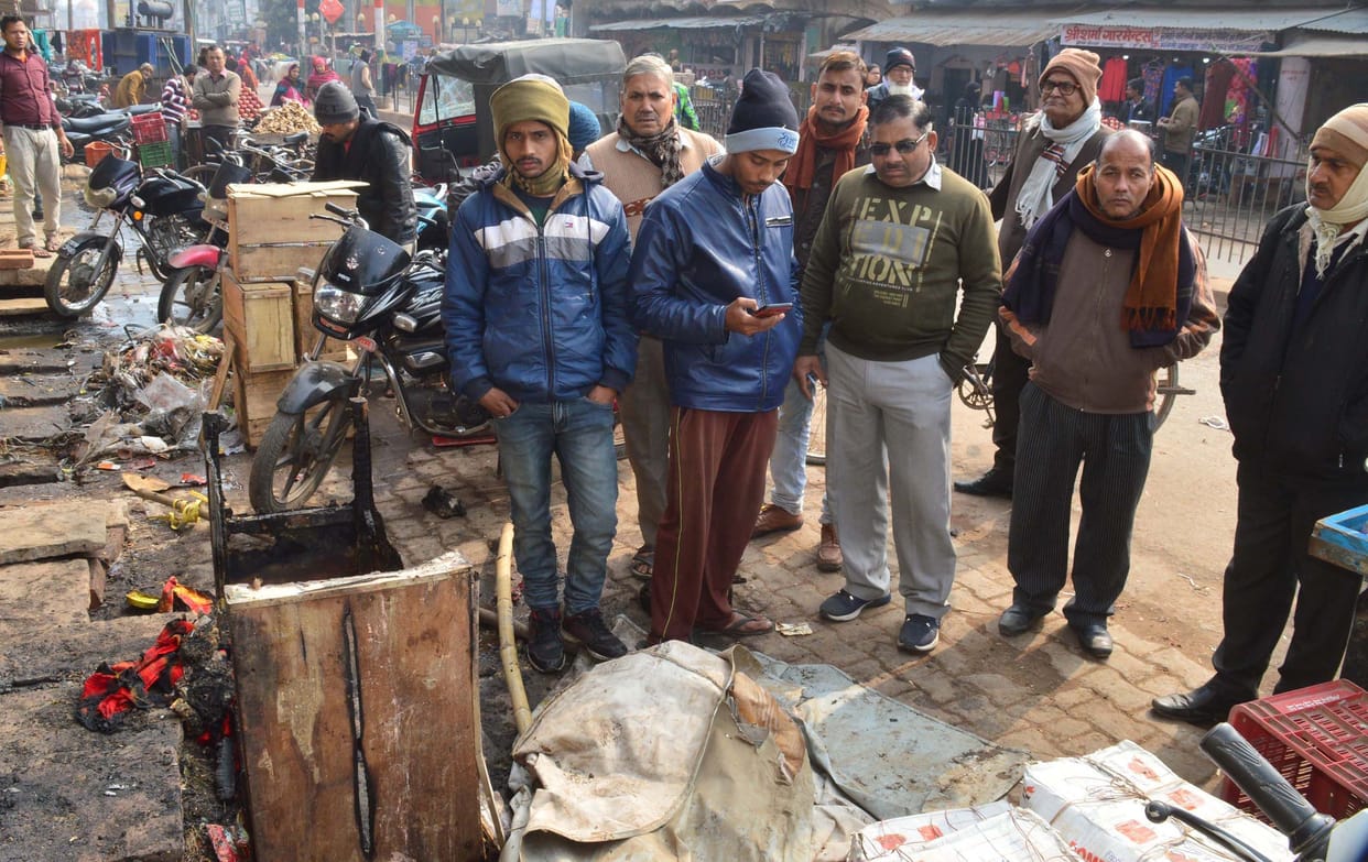A fire broke out in the shop due to short circuit, millions of goods burnt