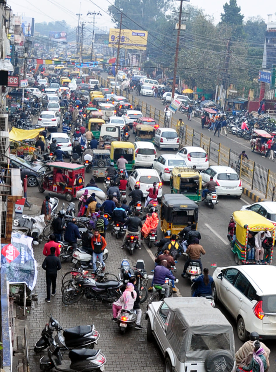 People struggling with three hours of jam