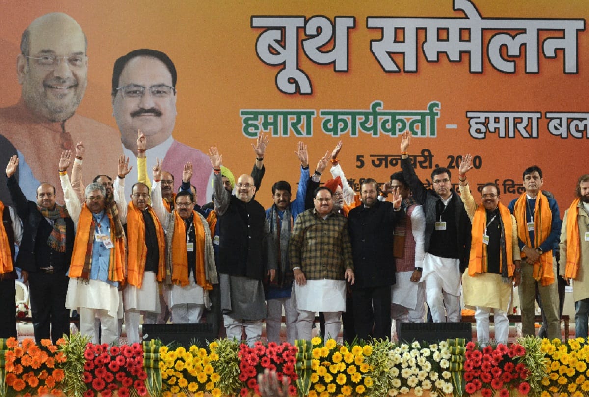 People shocked by the violation of protocol on the bjp platform