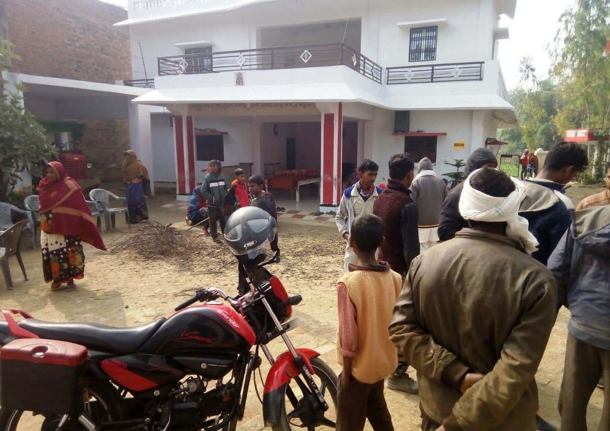 Fabric trader kidnapped in Pratapgarh, bike fell on the road