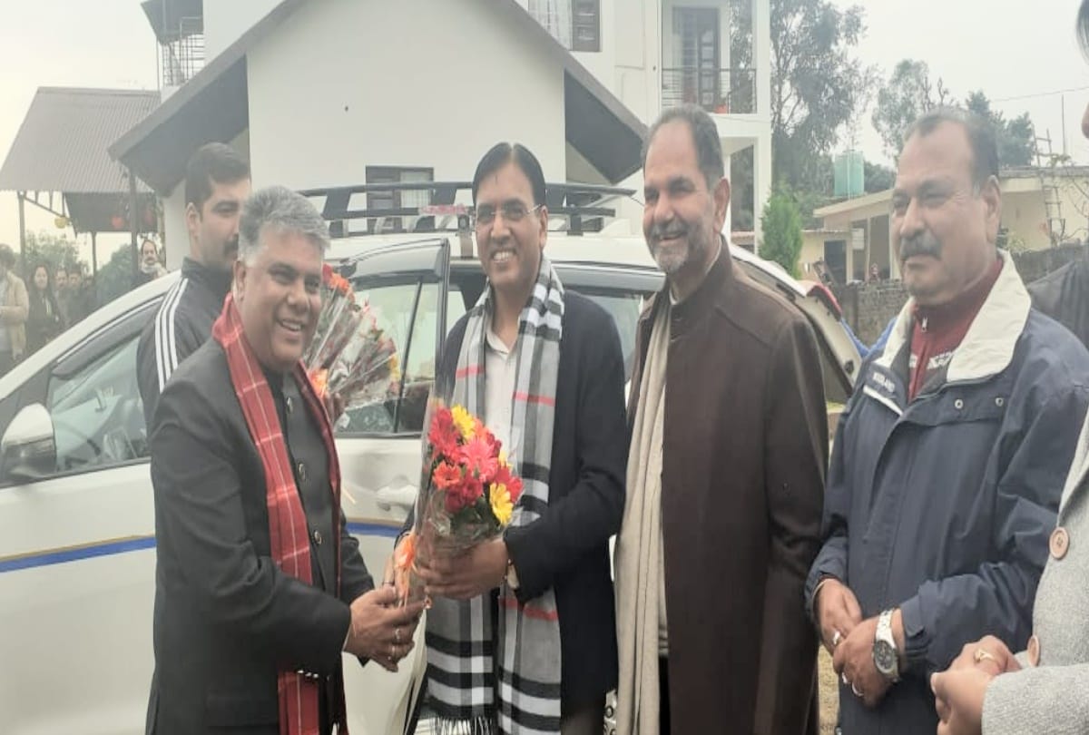 present Central govt gave citizenship to 950 Muslim refugees: Mansukh