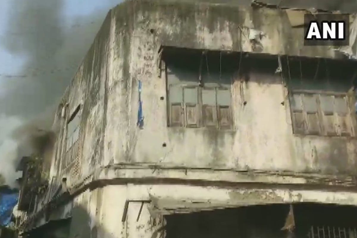 many people injured after fire broke out in building at Kamathipura (Nagpada) in Mumbai