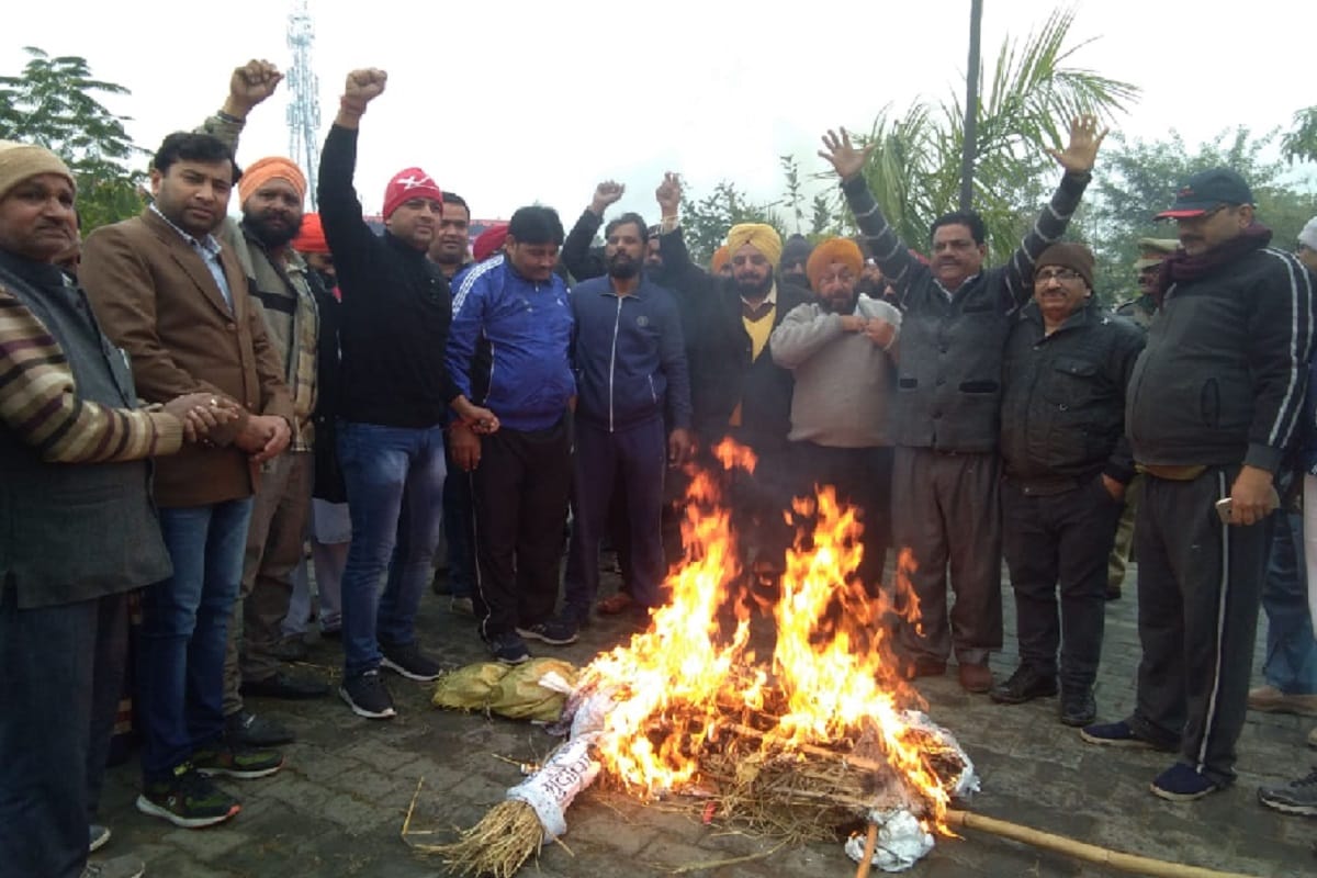 Nankana Sahib Attack, people burnt effigy of Pakistan government