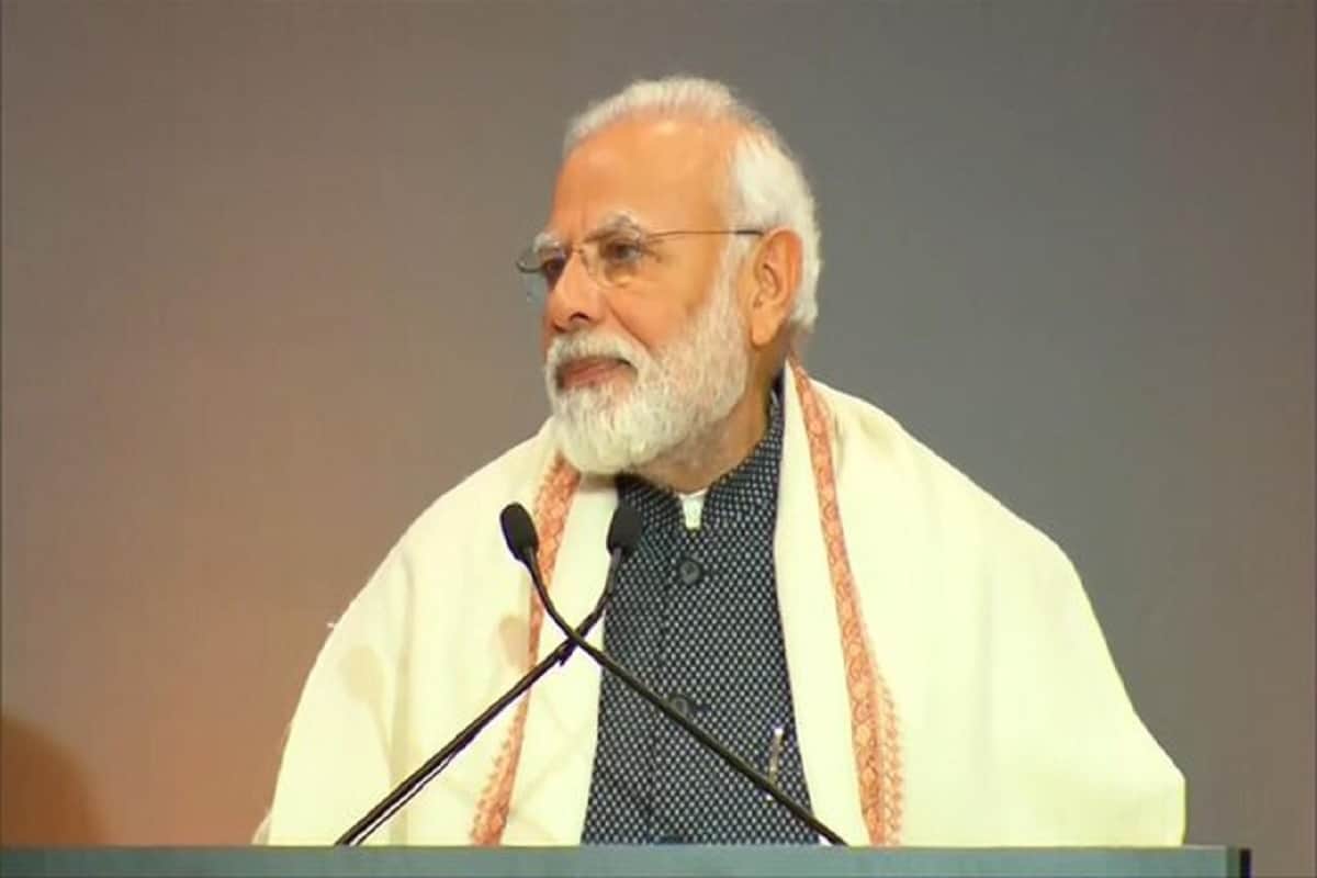 PM Narendra Modi Cracked Joke on Saas bahu TV Show front of smriti irani at Rashtriya Bal Puraskar