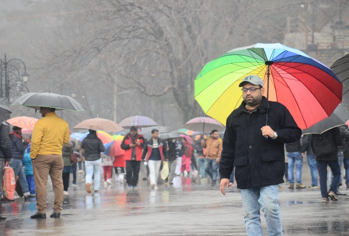 tourists enjoyed snowfall in shimla and manali, see pics