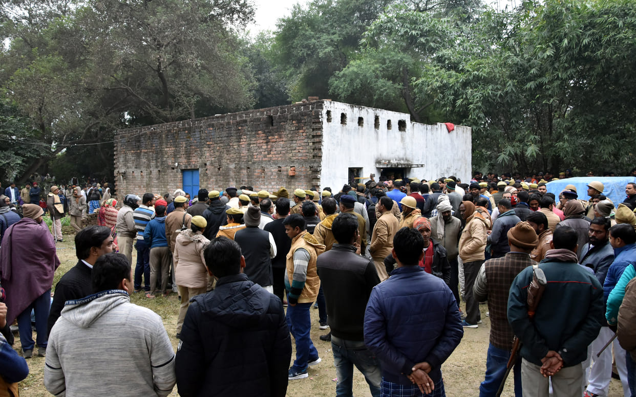 Anger of villagers erupted after killing five people, raging to pick up dead body