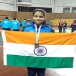 मुकबधिर होने के बावजूद आरुषि ने बैडमिंटन में जीता जहां