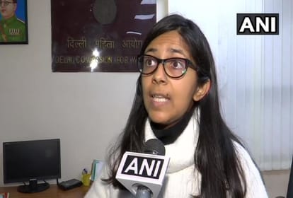 Delhi: शौचालय में 50 लीटर तेजाब मिला, निगम को नोटिस जारी, मालीवाल बोलीं- अधिकारियों पर हो कार्रवाई 50 liters of acid found in toilet in delhi