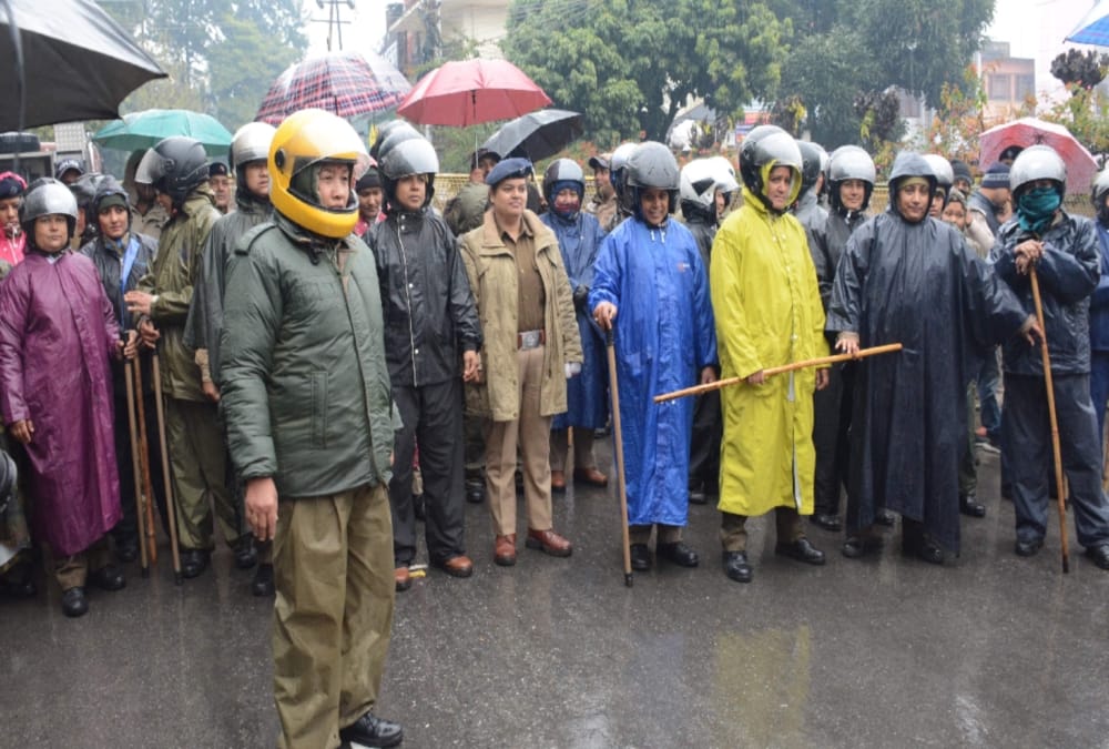 Anganwadi Workers Protest and Argument with police during rainfall in dehradun