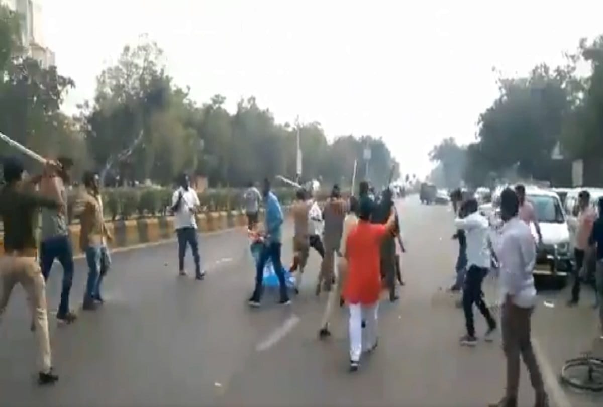 JNU Violence Gujrat Ahmedabad ABVP NSUI workers clashes with each other