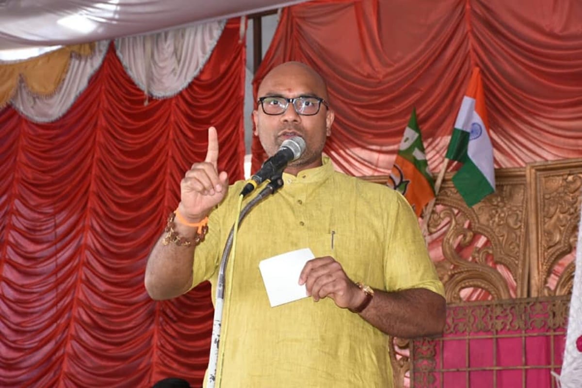 BJP MP Arvind Dharmapuri call asaduddin owaisi clown and broker of Muslim votes