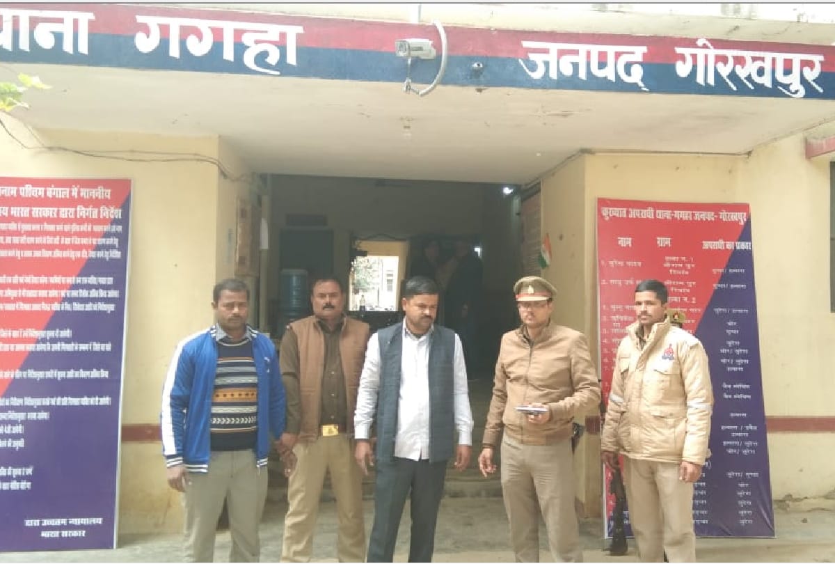 Weapon waved at the station gate, both accused arrested by gorakhpur police
