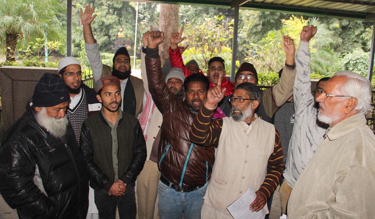 Government should take strong stand against Pak