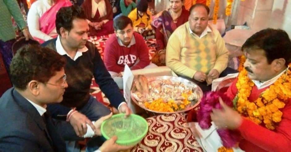 Devotees reach Baba's blessings
