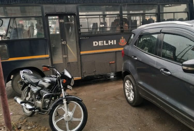 delhi cyber crime team raid in kurukshera in case of online transaction from foreign countries