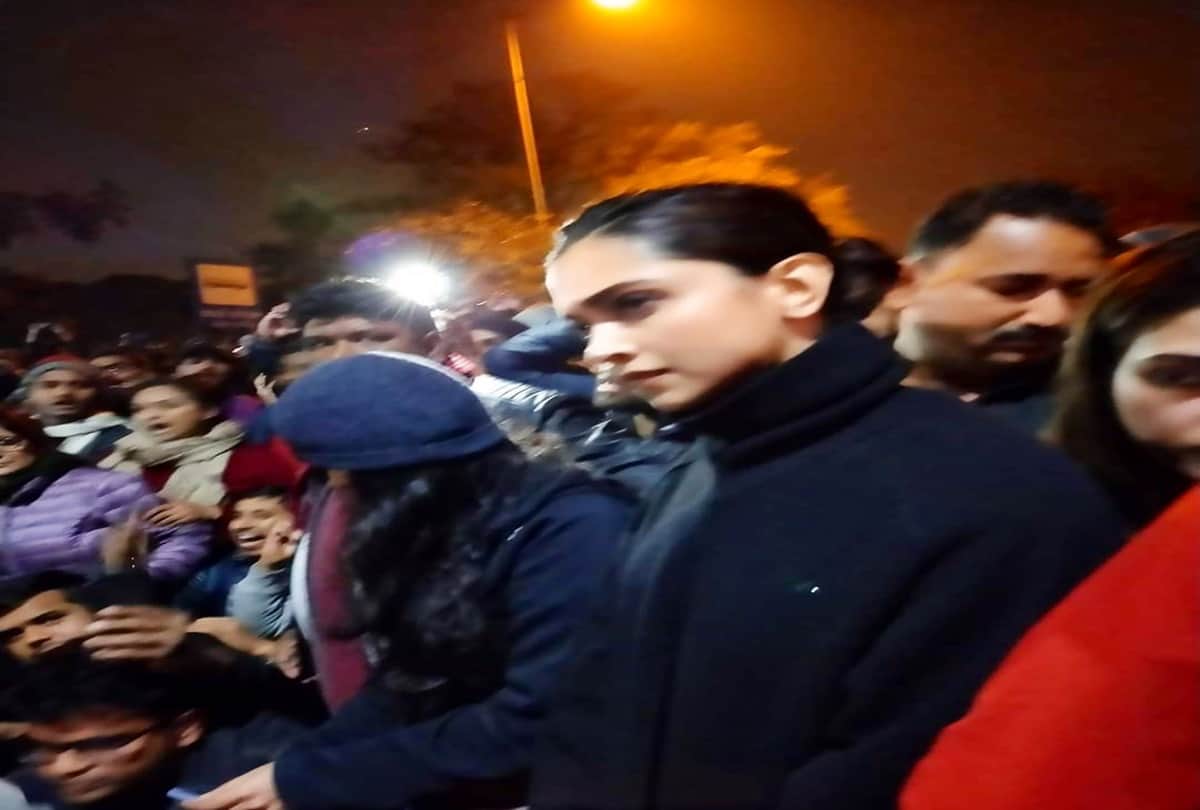 Deepika Padukone at Jawaharlal Nehru University JNU Delhi to support students protest
