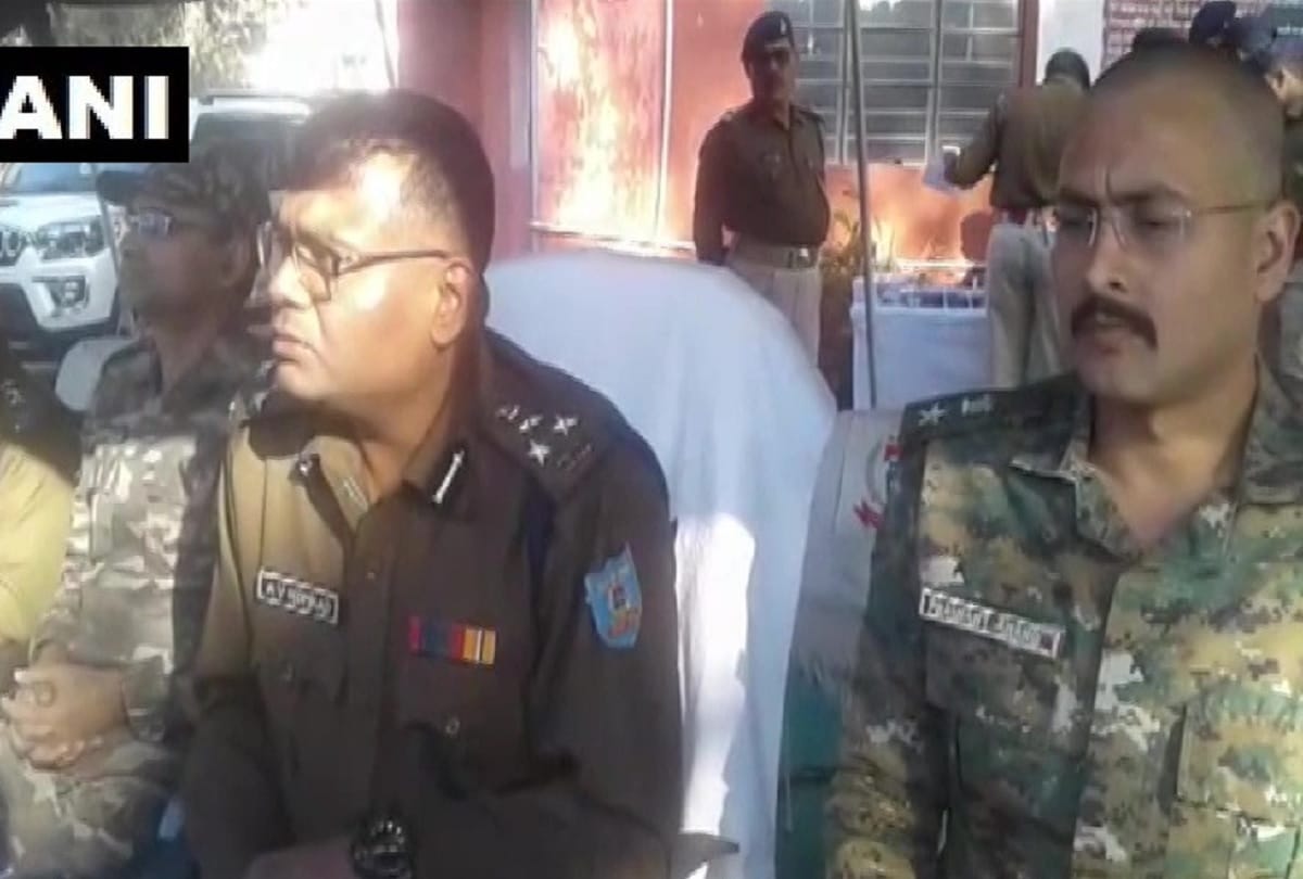 Jharkhand Latehar 7 Naxals arrested, DIG Homkar Amol Venukant