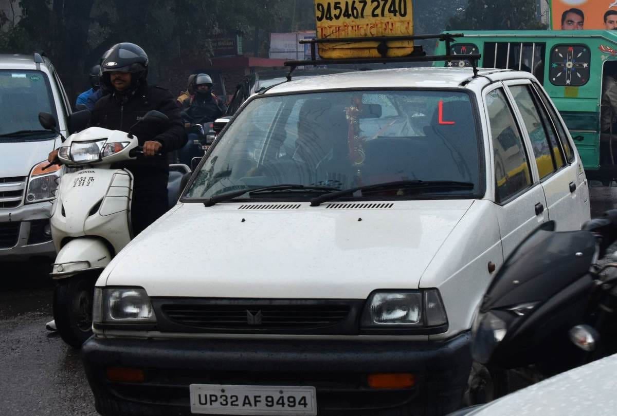 driving schools are not following the traffic rules in lucknow