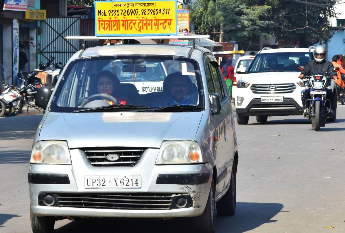 driving schools are not following the traffic rules in lucknow