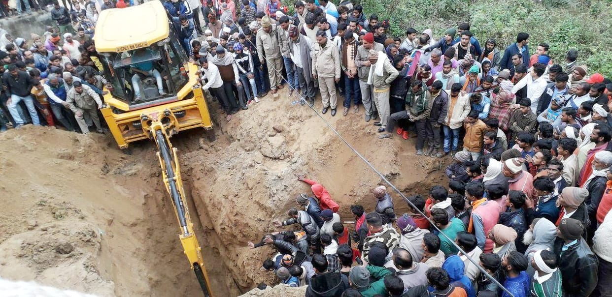 Worker's death due to falling of mud in the well