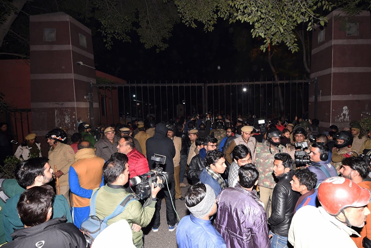 world media covers jnu campus violence, left and abvp face to face, bbc, new york times, guardian 