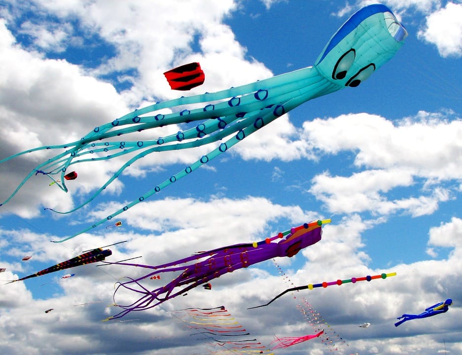 know about famous kite festivals of India in hindi