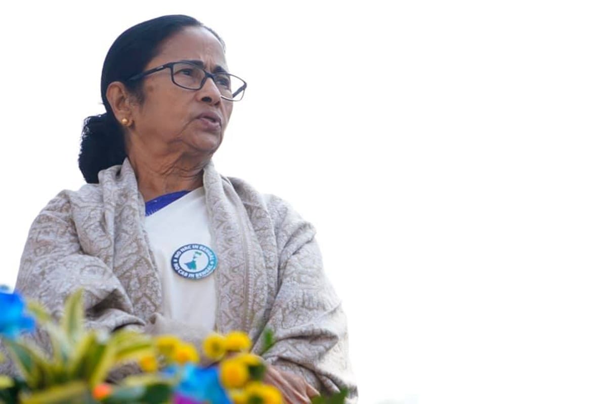 West Bengal CM Mamata Banerjee accuses PM Modi of misleading people with half truth