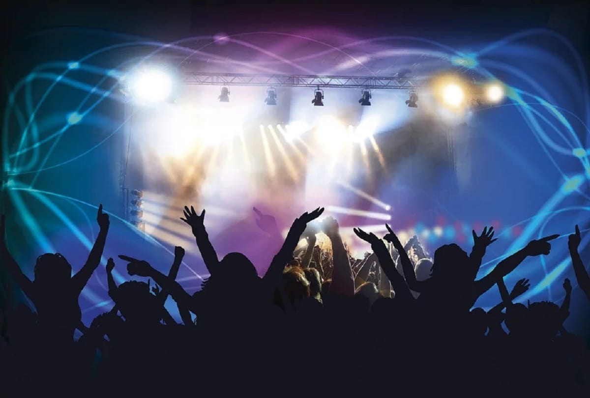 Firing in Americas nightclub one killed four injured