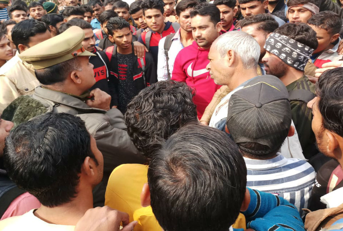 Up Police Constable Beat Student in Raya Mathura