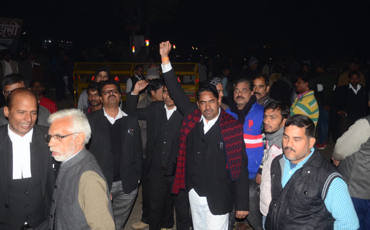 Prayagraj: Advocacy over the arrest of the accused for beating the lawyer