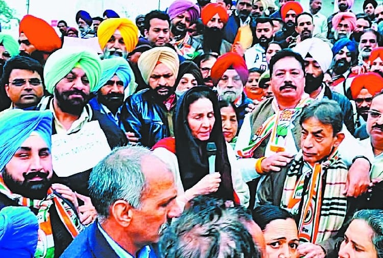 People protests in many cities of Punjab against Imran khan