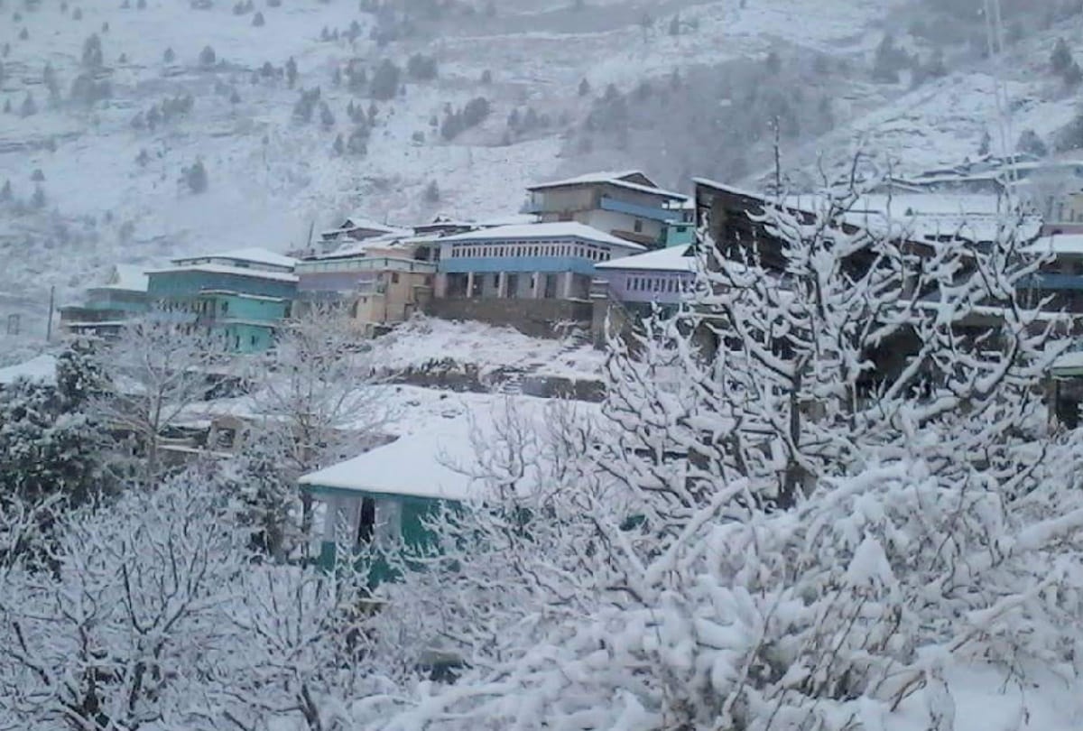 cold wave in Himachal, 100 roads including nh closed, heavy rain snowfall warning
