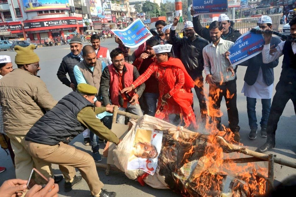Slogans against JNU ruckus, burnt effigy of home minister