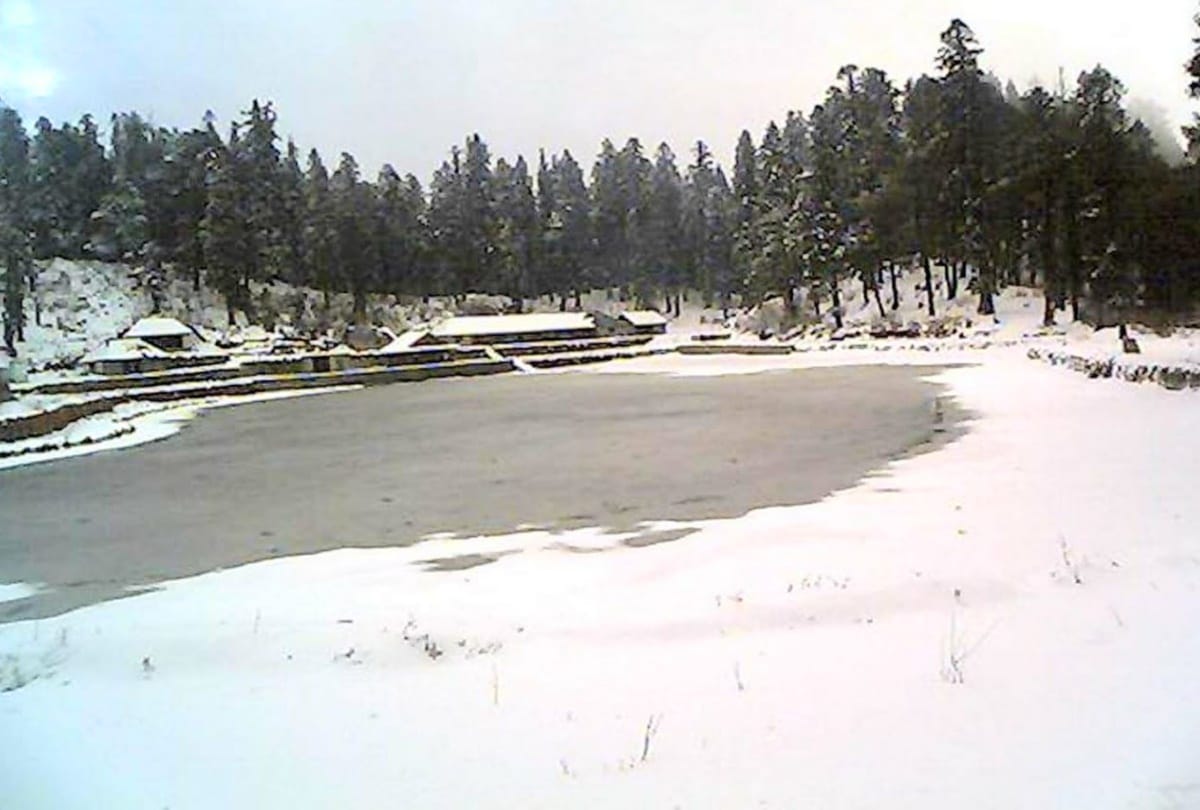 cold wave in Himachal, 100 roads including nh closed, heavy rain snowfall warning