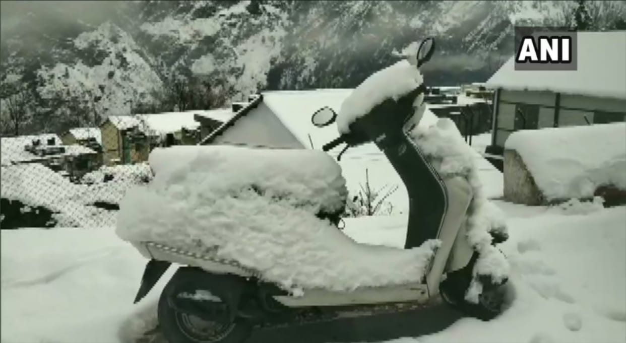 snowfall photos from Devbhoomi uttarakhand feeling cold