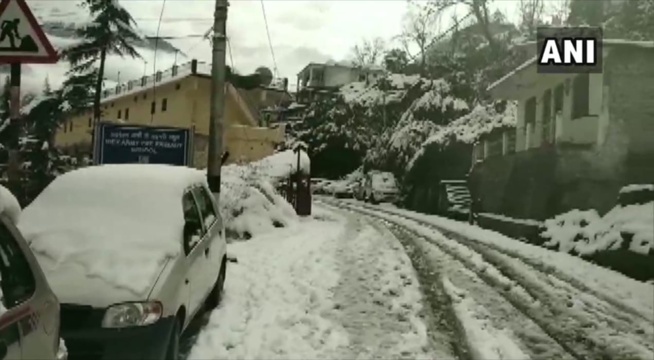 snowfall photos from Devbhoomi uttarakhand feeling cold