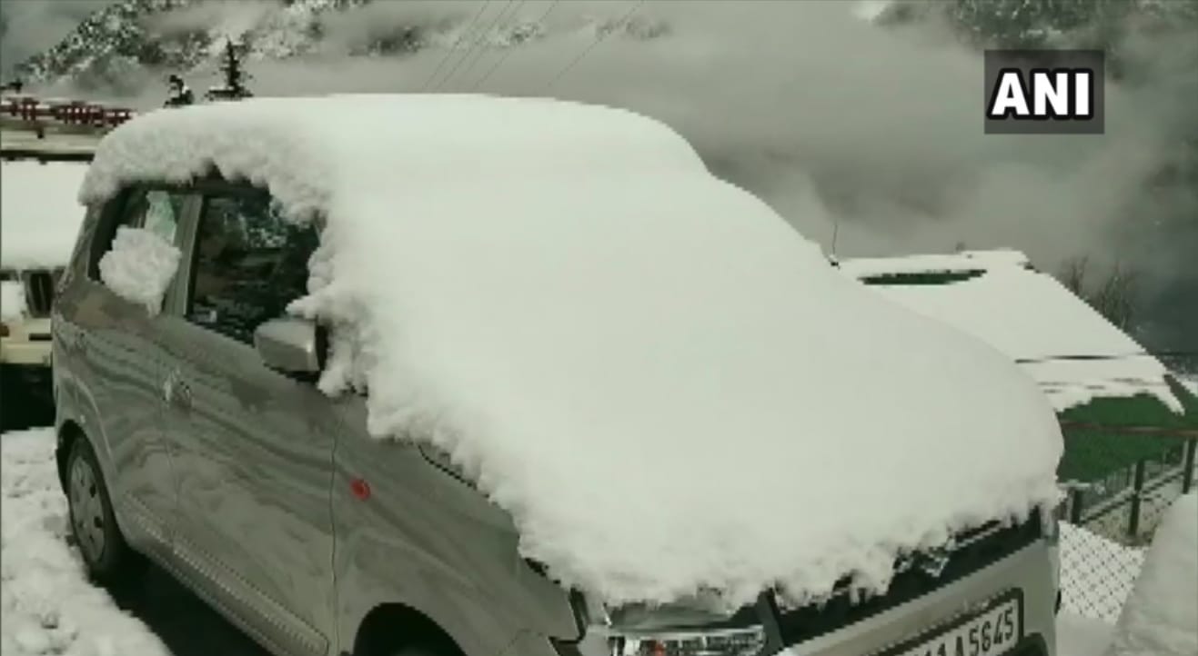 snowfall photos from Devbhoomi uttarakhand feeling cold