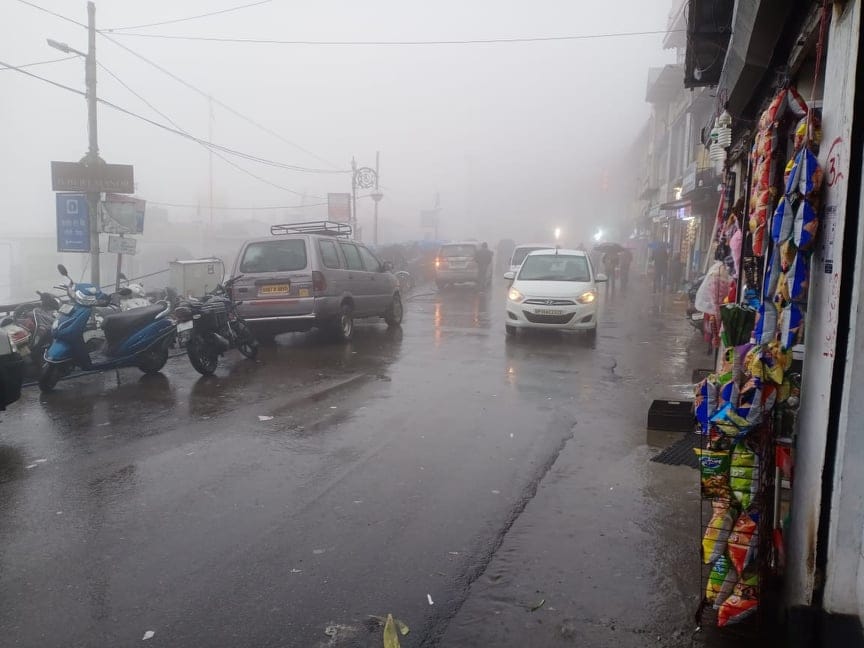Tourists Enjoy Fresh SnowFall in Mussoorie and Dhanaulti See uttarakhand Awesome View