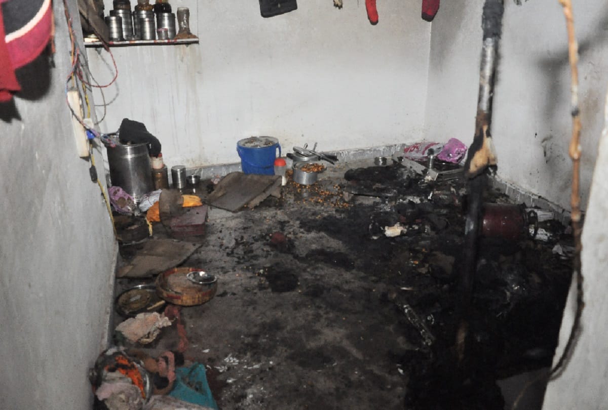 Fire in flat GDA Supervisor burnt alive with wife and brother in ghaziabad