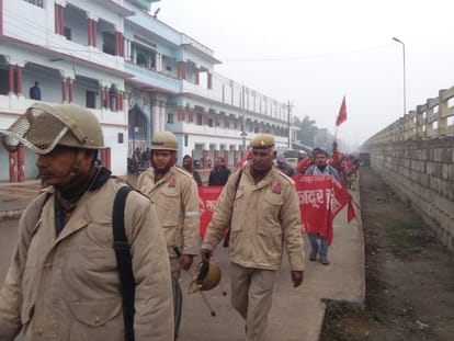 trade union strike, laborers on the roads, transaction worth 400 crores affected in Varanasi