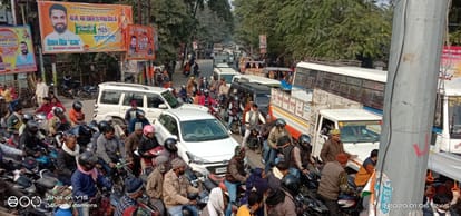 trade union strike, laborers on the roads, transaction worth 400 crores affected in Varanasi