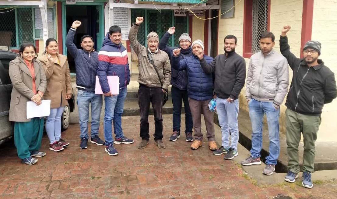 Diploma engineers protest black lace dam