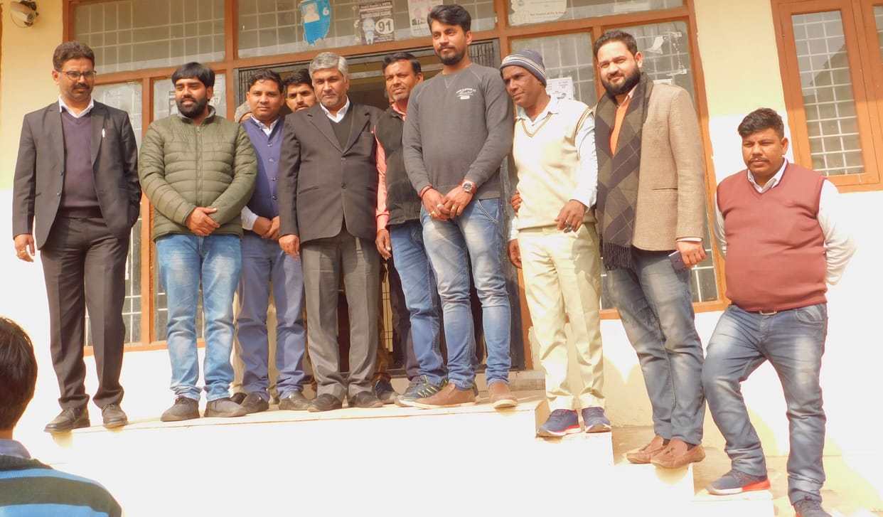 three parshad has meeting in coart