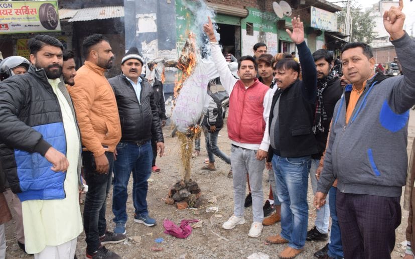 Mayor's effigy burnt in ghost bungalow