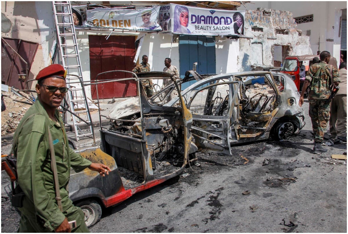Four killed, 10 injured in blast near Somalia parliament